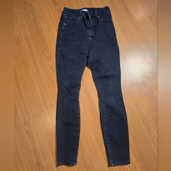 Good American Good Legs Crop Jeans Size 4/27 - Picture 1 of 3